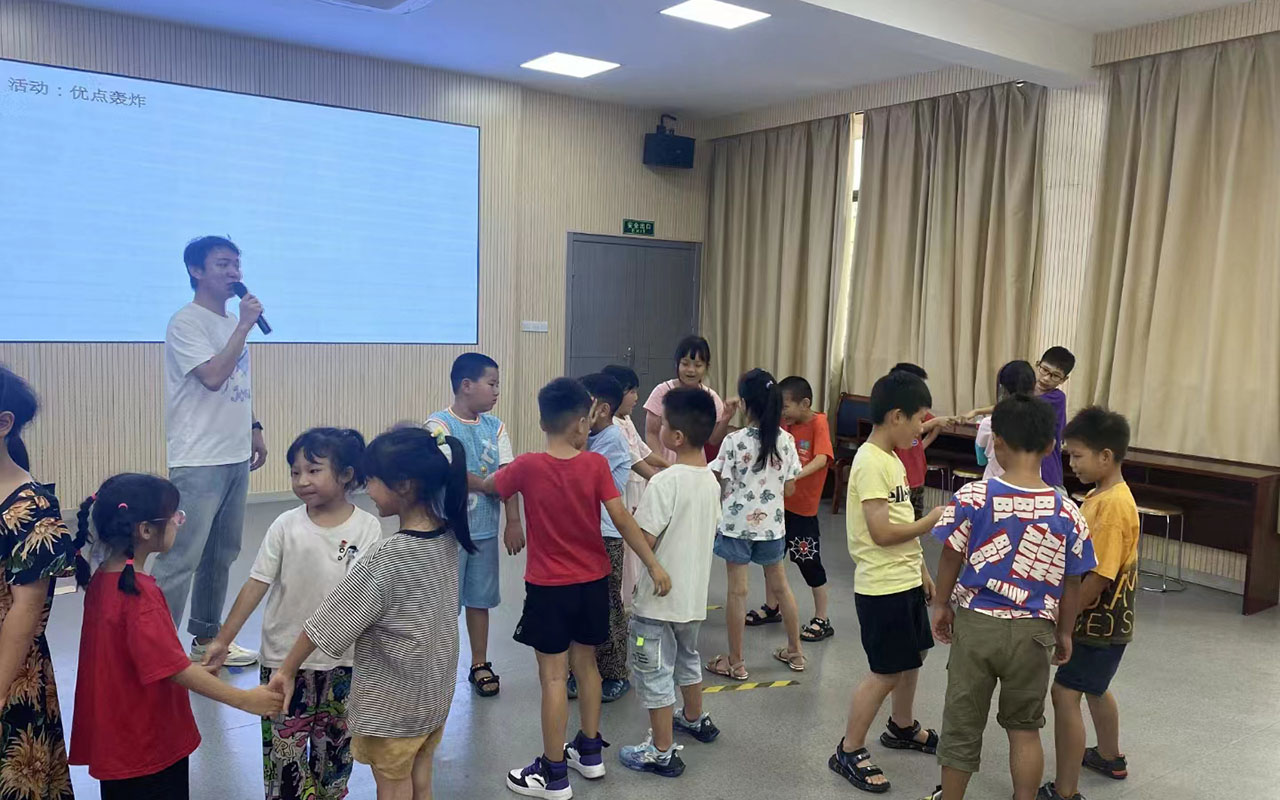 靖西龙观乡中心学校